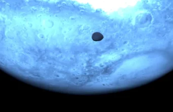 Зонд надіслав перше фото загадкового супутника Марса